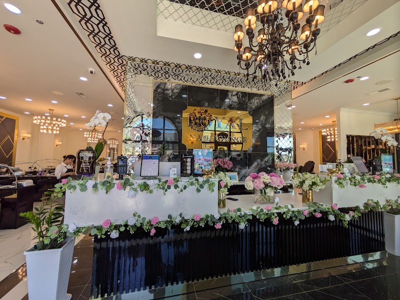Royal Nails Bar & Lounge